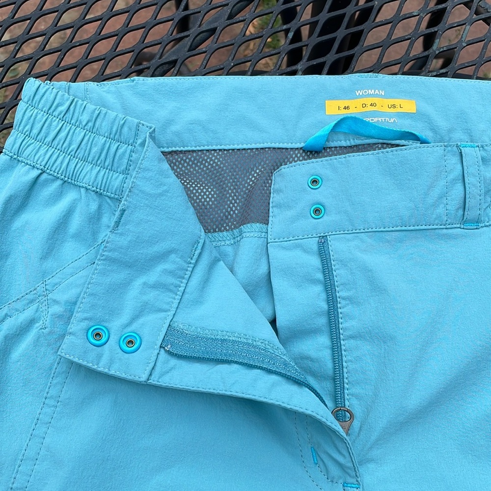 La Sportiva Women's Zen Bermuda light Blue Shorts - Picture 9 of 11